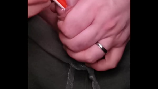 Jayq – 20241231 – Insertion Zahnbürste Stahlstab Silikonschraube mit Cumshot