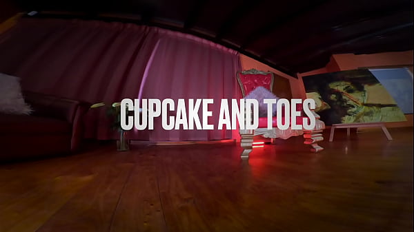 Dominatrix Mistress April – Cupcake and Toes for slave