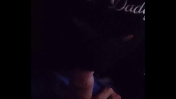 Elle suce avec pation la grosse bite