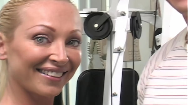 Nomi Is A French Girl Who Begs For Jizz